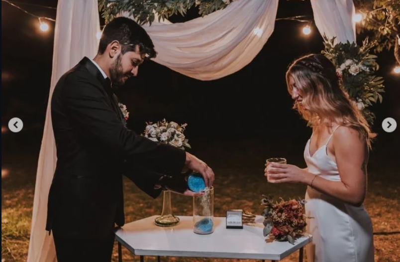 Ceremonia de arena, ritual de unión de la pareja